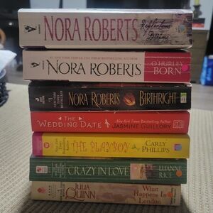 Lot of 7 Romantic Novels - Mixed Authors - Nora Roberts | Julia Quinn